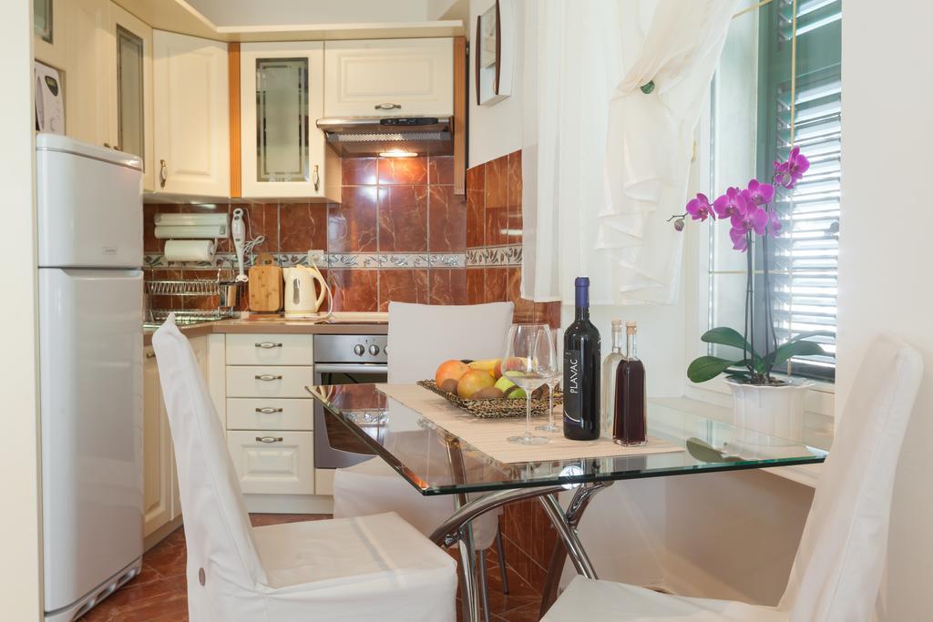 Apartma Kalalarga Deluxe- Centre&balcony *