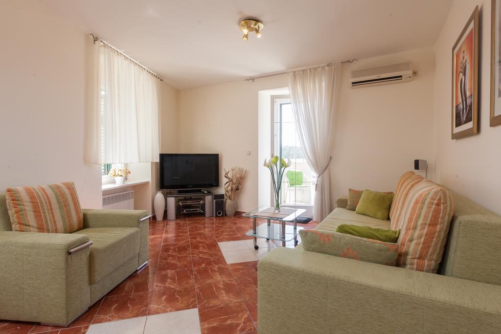 Kalalarga Deluxe- Centre&balcony Makarska
